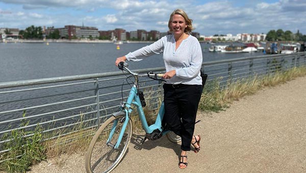 Dr. Kathrin Riesenberg Berlin mit Fahrrad